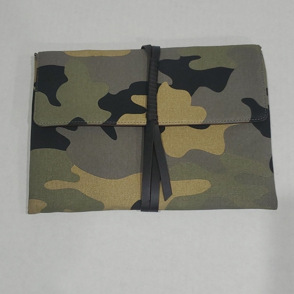Stella & Dot Camo Clutch